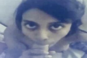 Fresh pussy shows fingering on webcam
